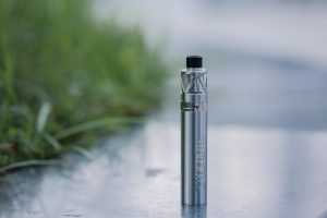 Home Wat is e-sigaret vloeistof - e-liquid in een fles en cartridge voor elektrische sigaretten