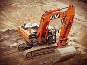 Bouwlift te huren voor vervoer van zware materialen op bouwprojecten in Waalwijk