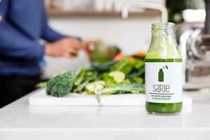 Verse groenten en fruit voor sapvasten en detoxkuur ter ondersteuning van levenstransformatie