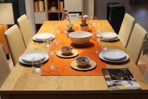 Home Op maat gemaakte eettafel in moderne stijl voor gezellige eethoek met familie