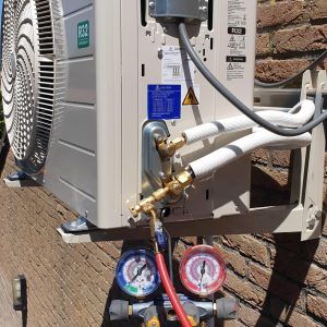 Airco met warmtepomp systeem voor efficiënte verwarming en koeling van uw huis het hele jaar door.