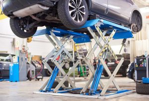 Home Autolift in parkeergarage - vergelijking tussen goederenlift en autolift voor efficiënt ruimtegebruik