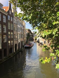 Home Verkeersregelaar in Utrecht regelt verkeer tijdens evenement in de stad